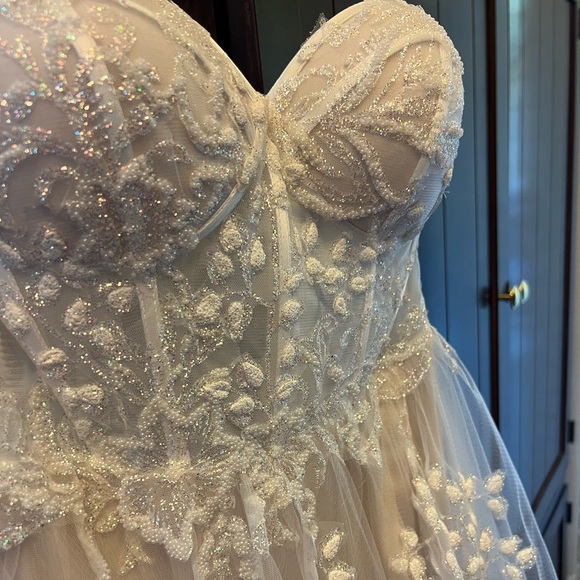 White Corset Formal Dress. Size 4. NWT. - Picture 5 of 8